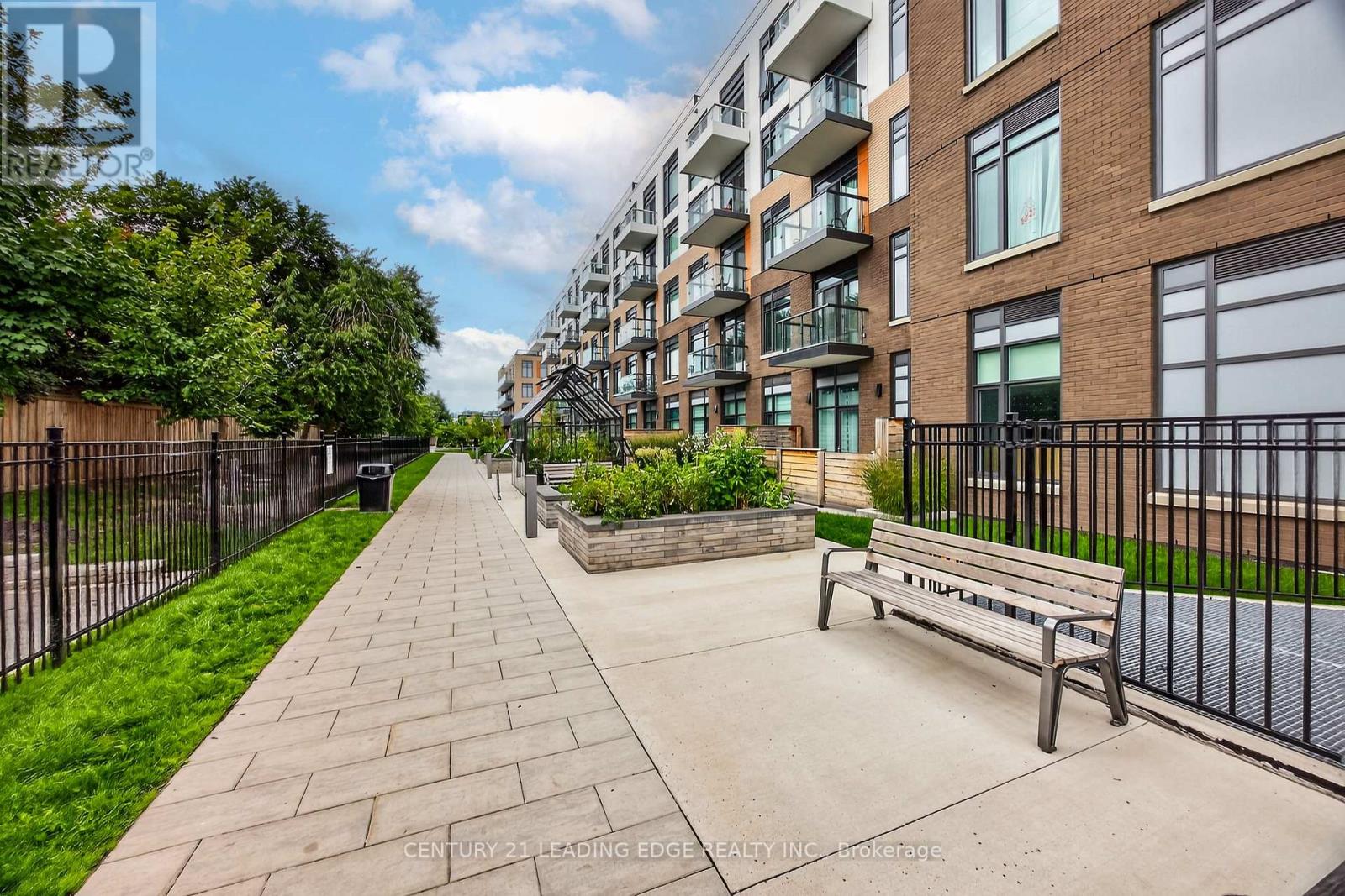 1010 - 8 Beverley Glen Boulevard Property Photo 24