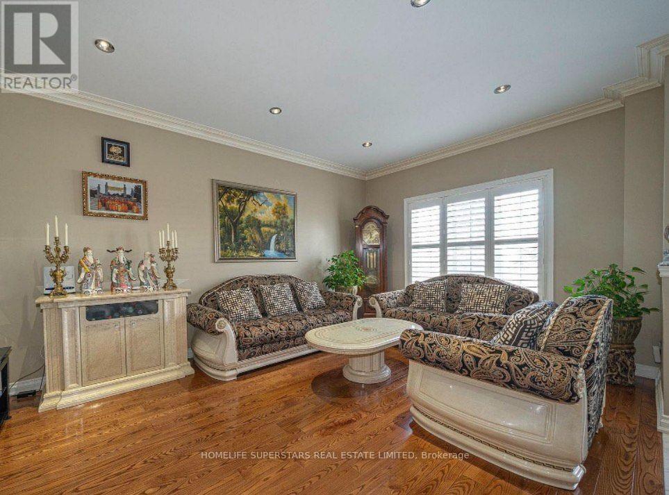 47 Davos Road W Property Photo 2
