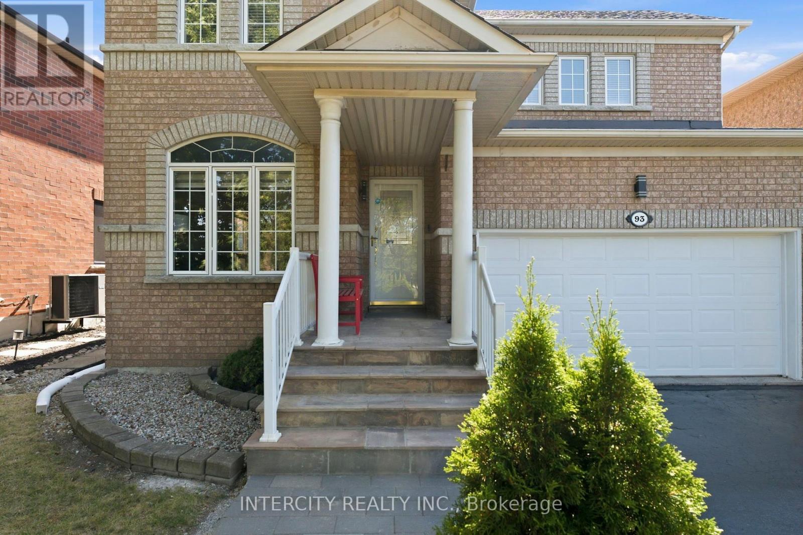 93 Chalone Crescent Property Photo 3