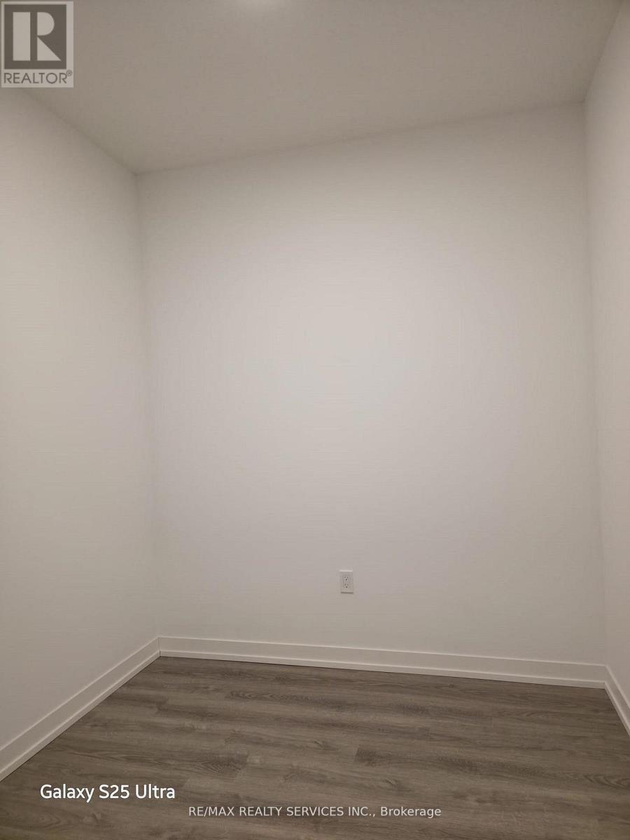 1708 - 8 Interchange Way Property Photo 12