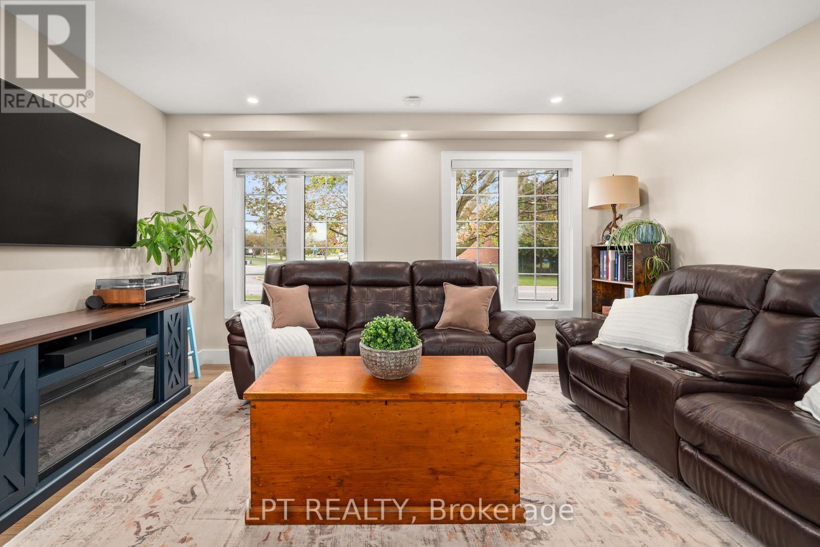 2730 Dempster Avenue Property Photo 11