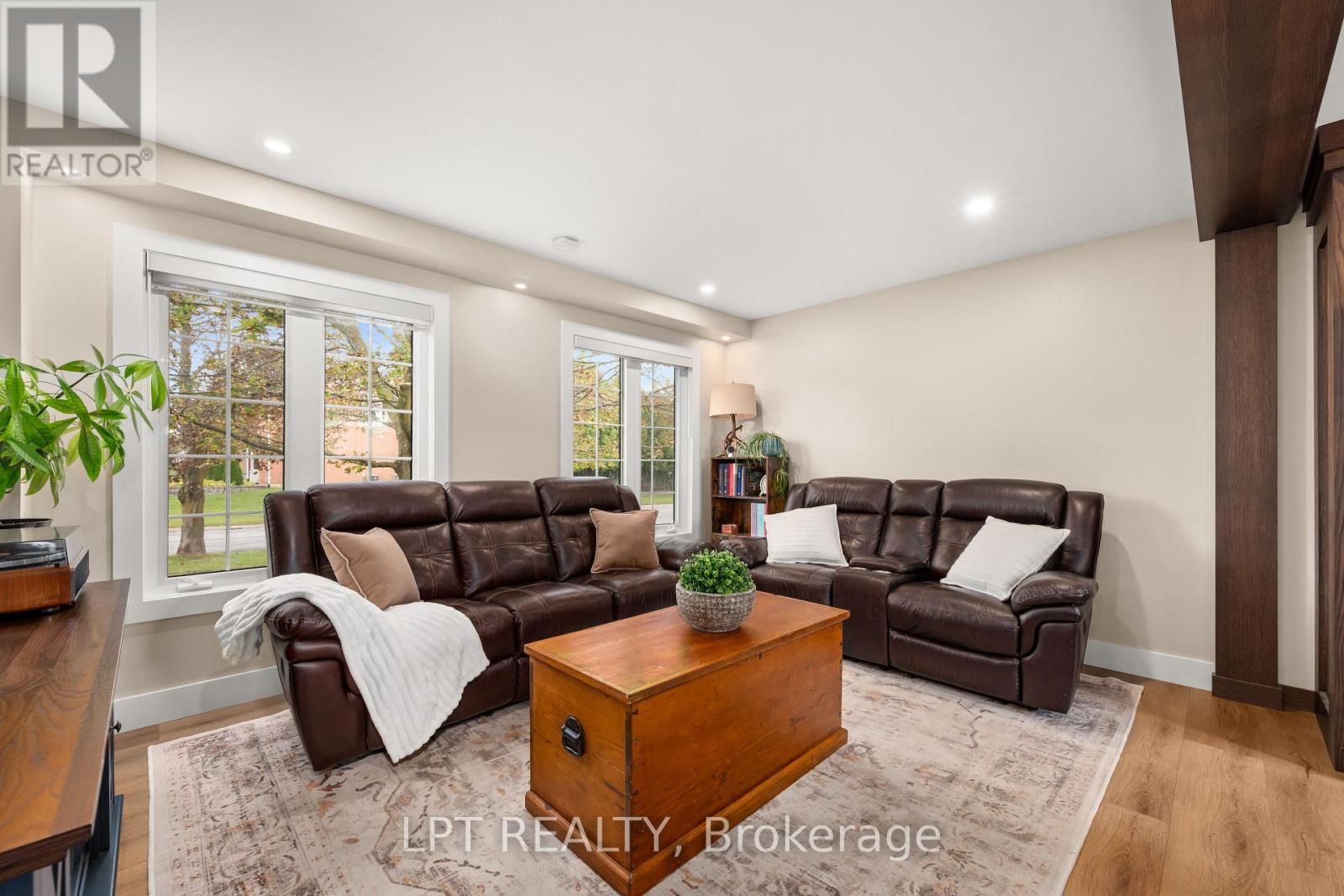 2730 Dempster Avenue Property Photo 12
