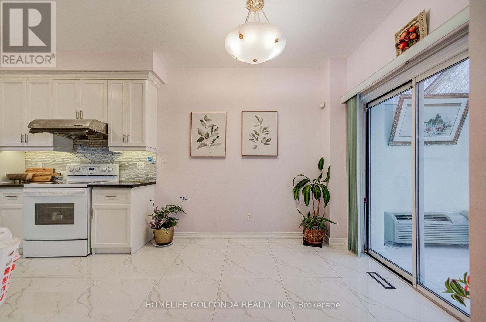 25 Eastpine Drive Property Photo 10