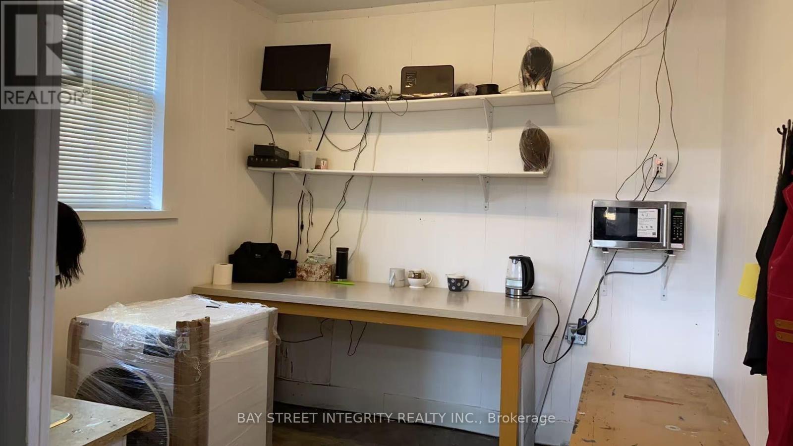 67 Holland Street W Property Photo 4