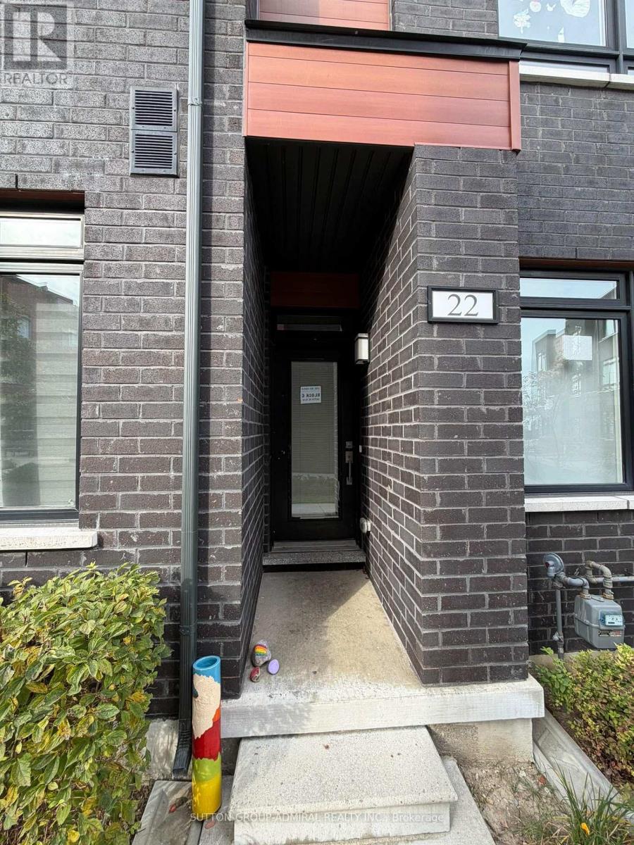 22 - 370 Red Maple Road Property Photo 2