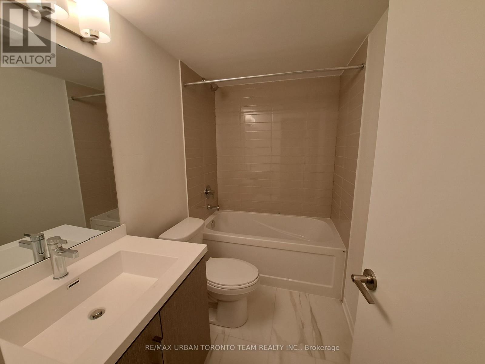 45 - 21 Honeycrisp Crescent Property Photo 8