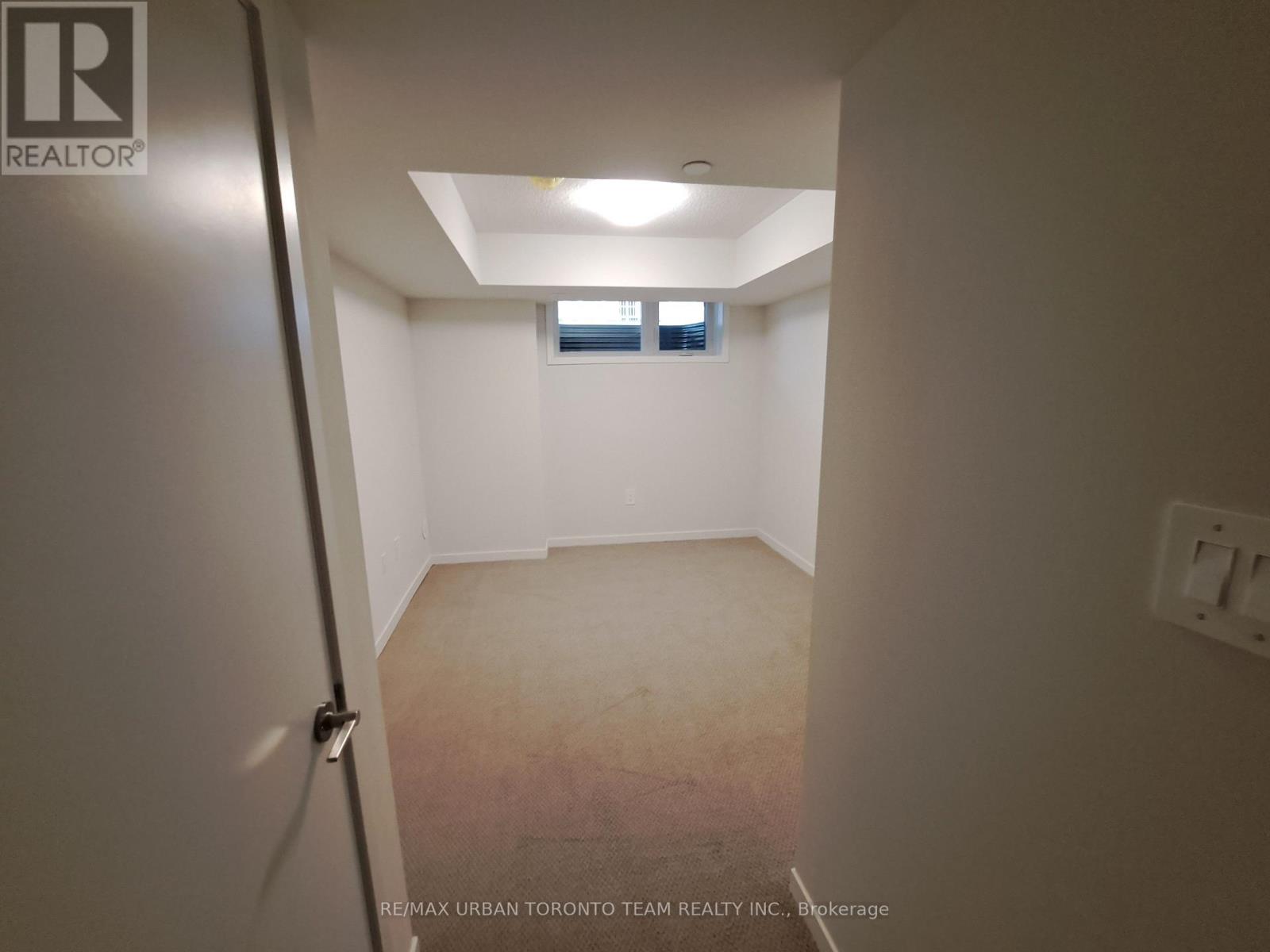 45 - 21 Honeycrisp Crescent Property Photo 12