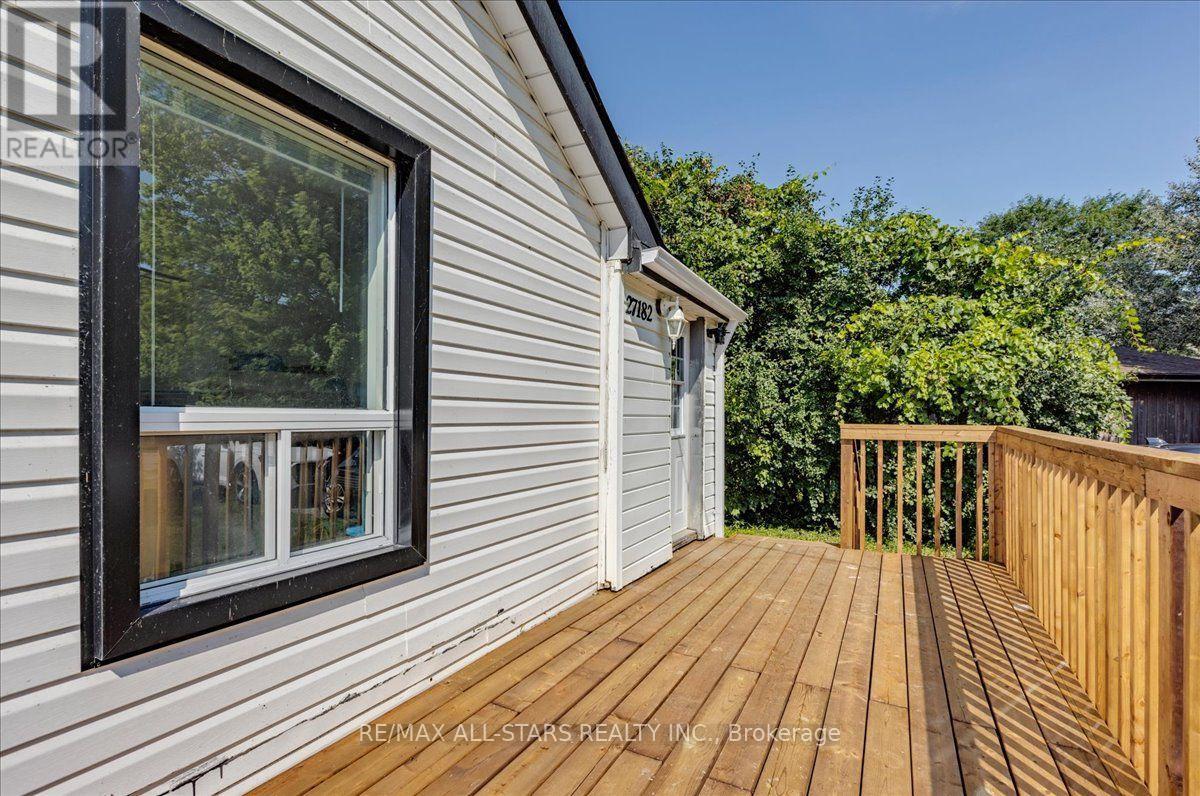 27182 Woodbine Avenue Property Photo 4