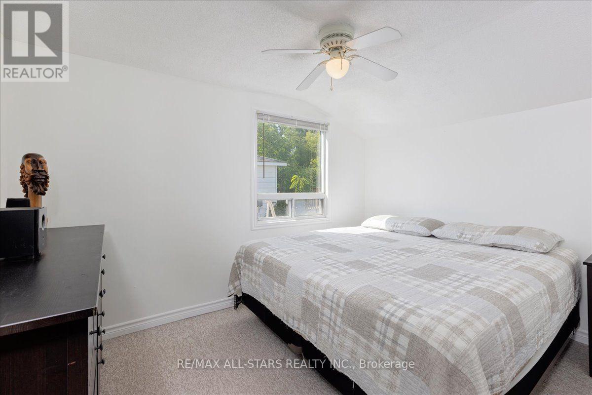 27182 Woodbine Avenue Property Photo 12