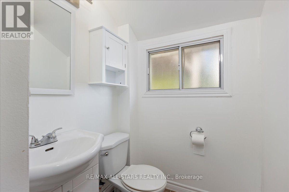 27182 Woodbine Avenue Property Photo 14