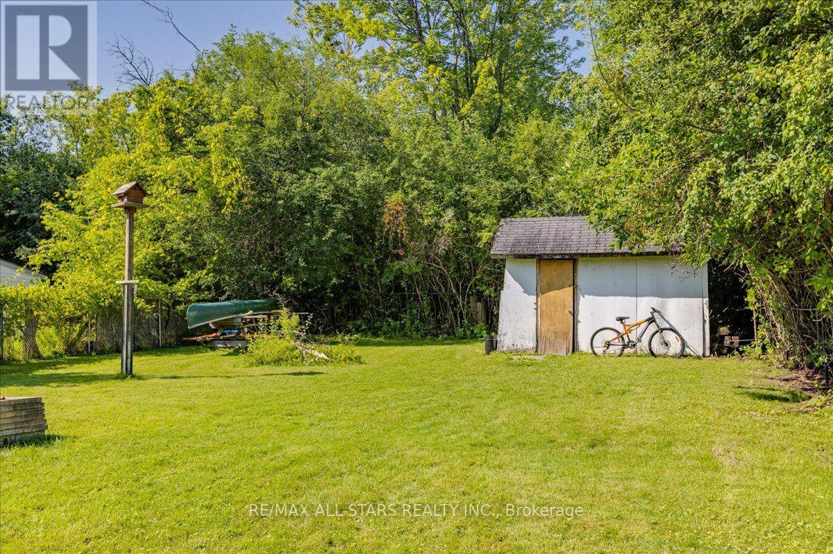27182 Woodbine Avenue Property Photo 18