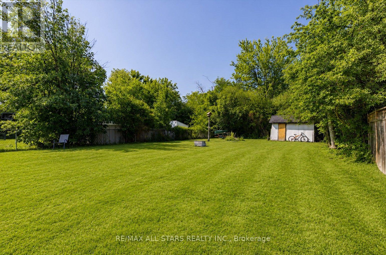 27182 Woodbine Avenue Property Photo 20