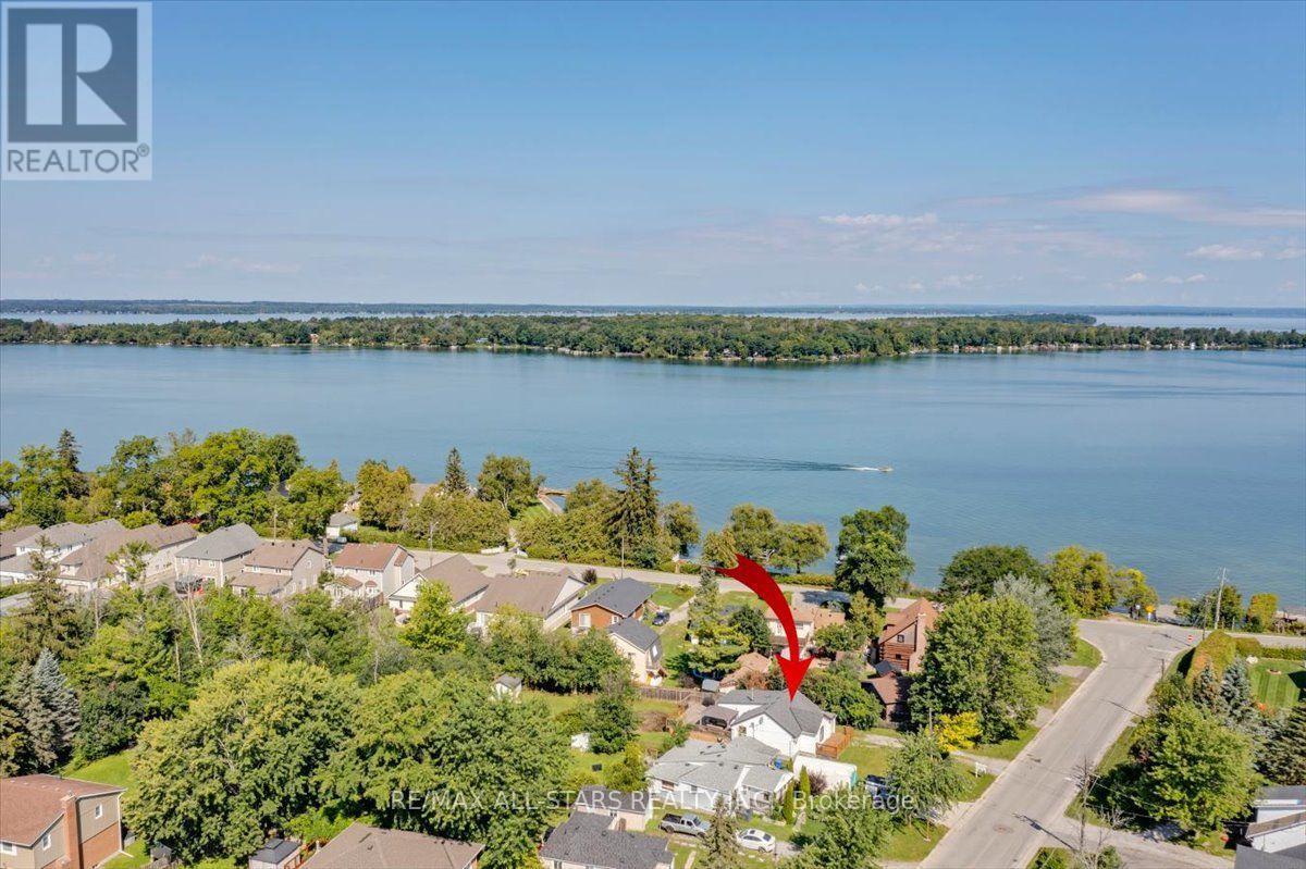 27182 Woodbine Avenue Property Photo 30