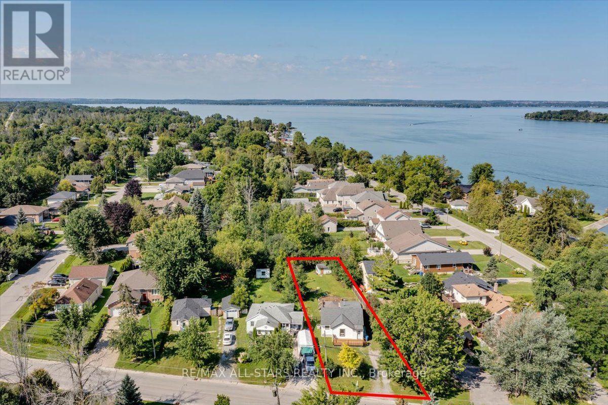 27182 Woodbine Avenue Property Photo 32