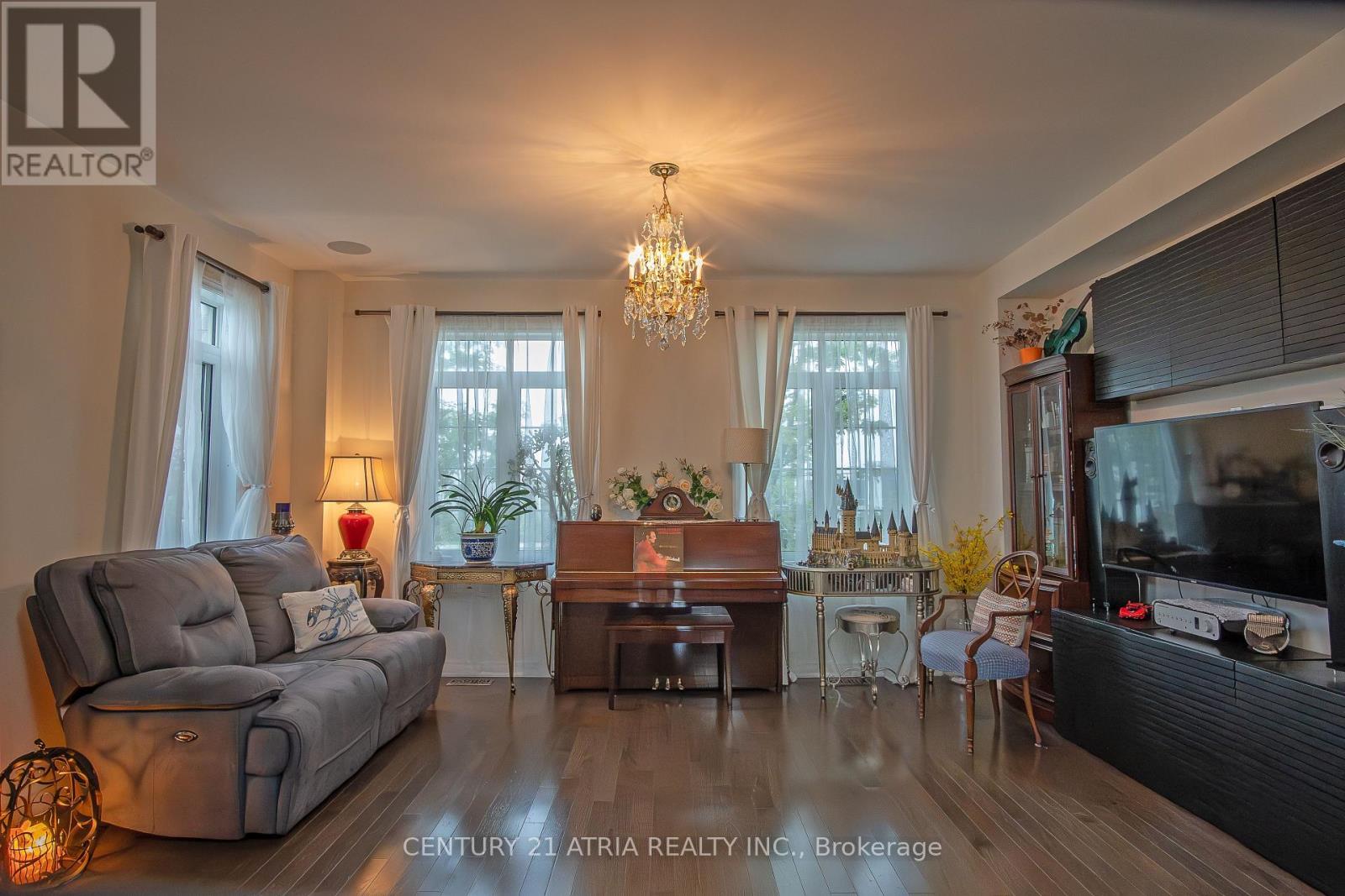 10951 Woodbine Avenue Property Photo 2