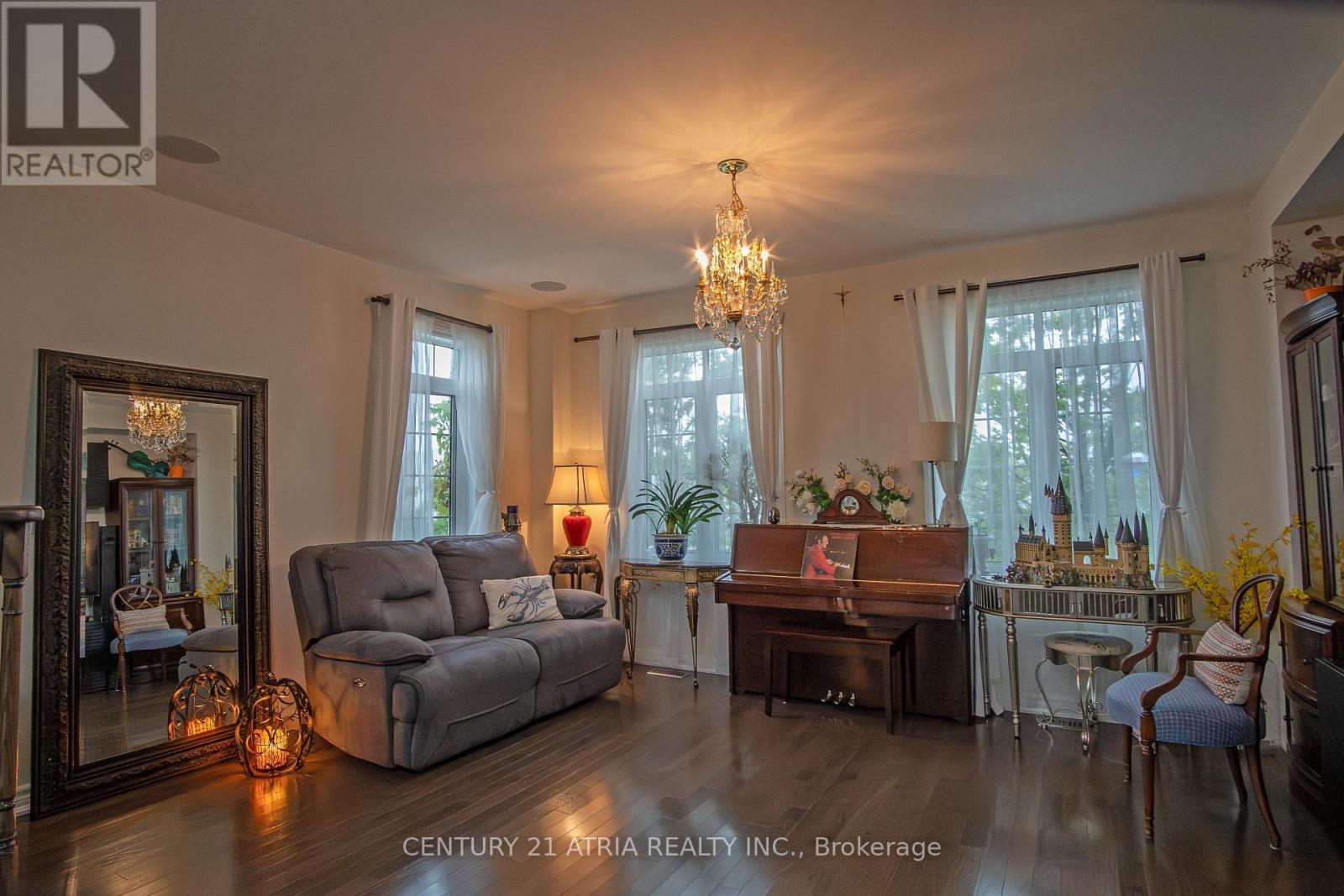 10951 Woodbine Avenue Property Photo 4