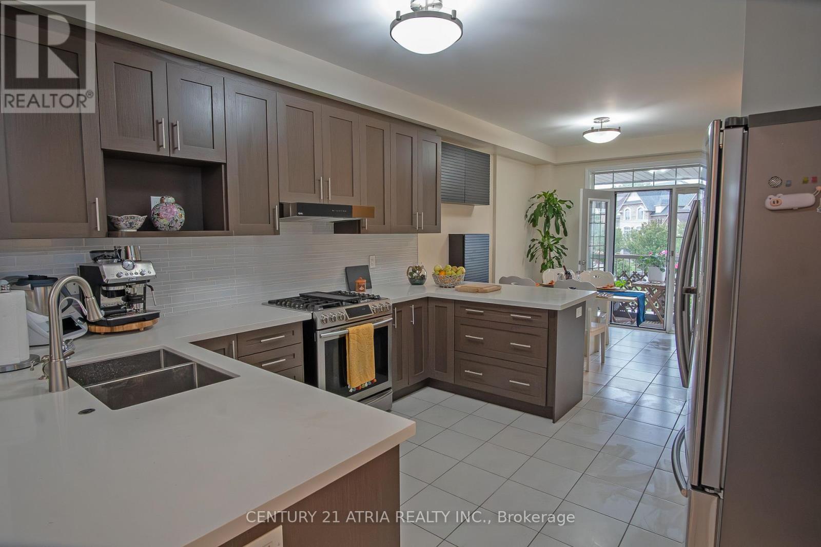 10951 Woodbine Avenue Property Photo 5