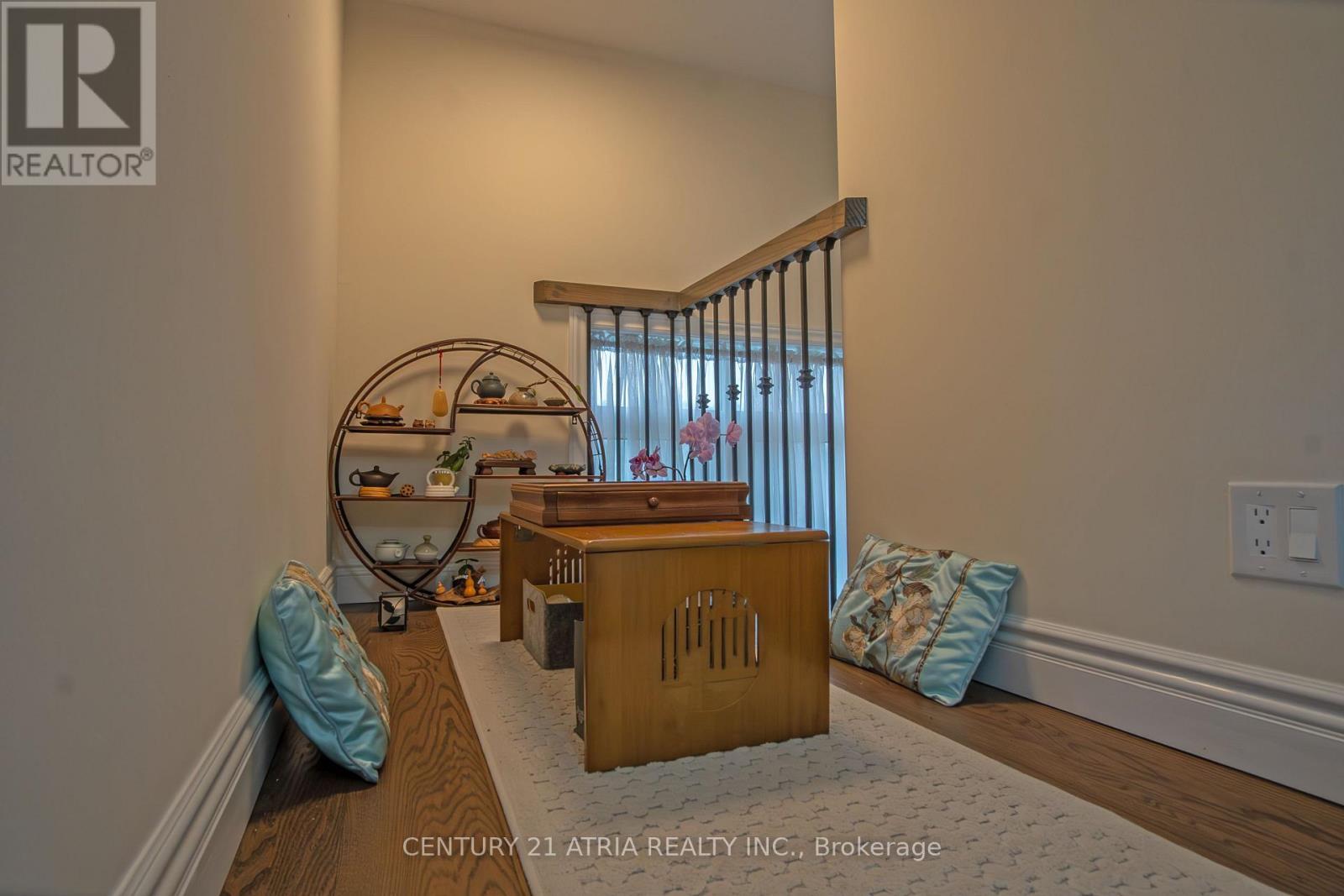 10951 Woodbine Avenue Property Photo 7