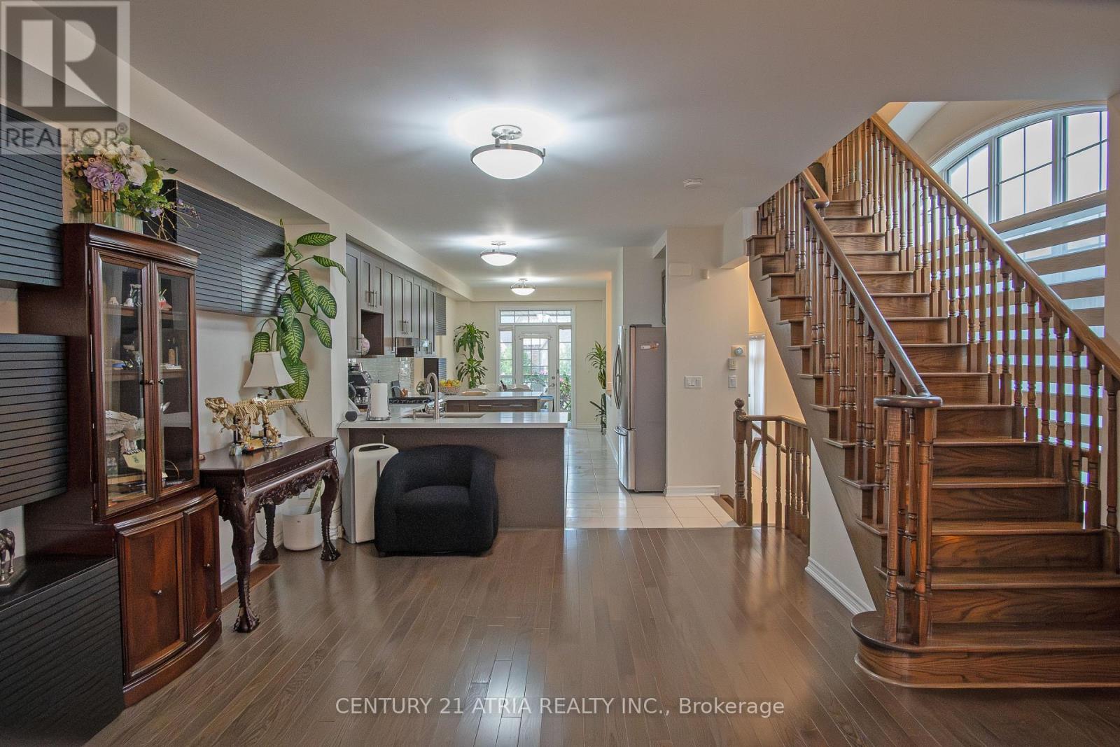 10951 Woodbine Avenue Property Photo 8