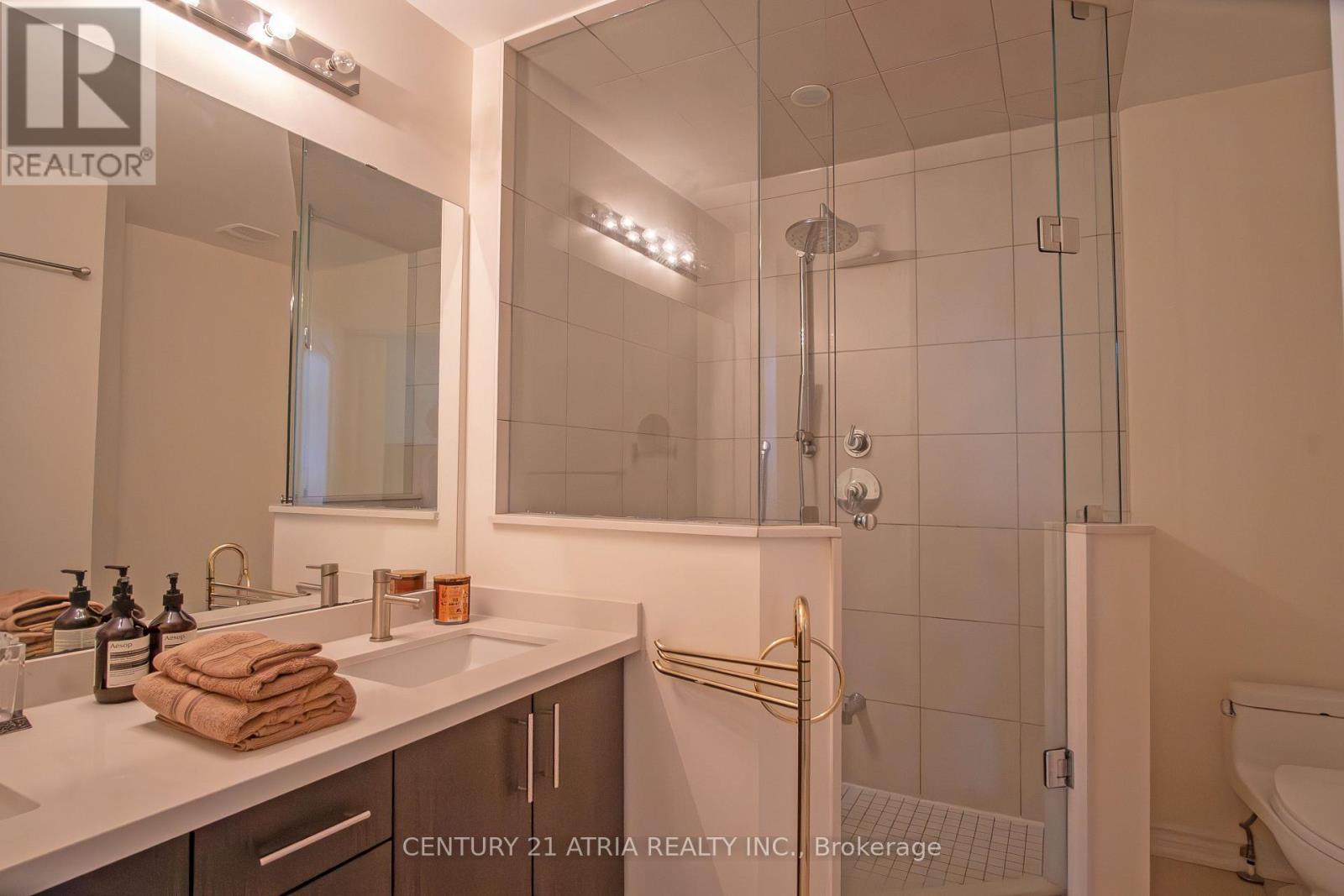 10951 Woodbine Avenue Property Photo 11