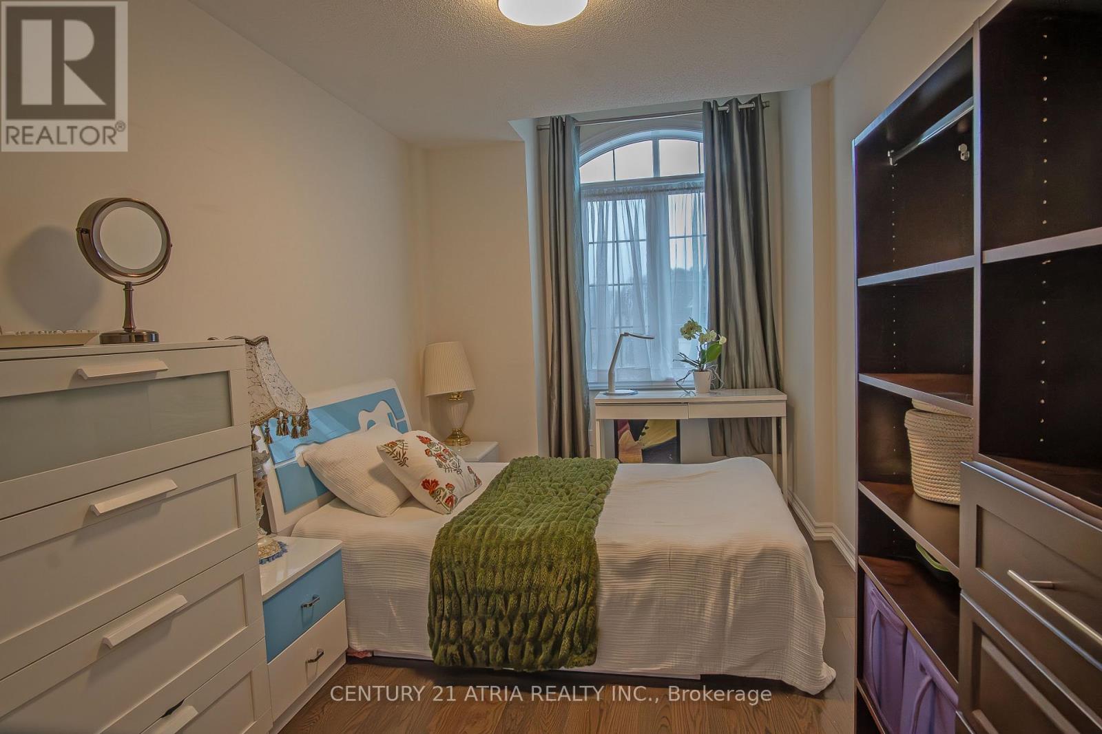 10951 Woodbine Avenue Property Photo 13