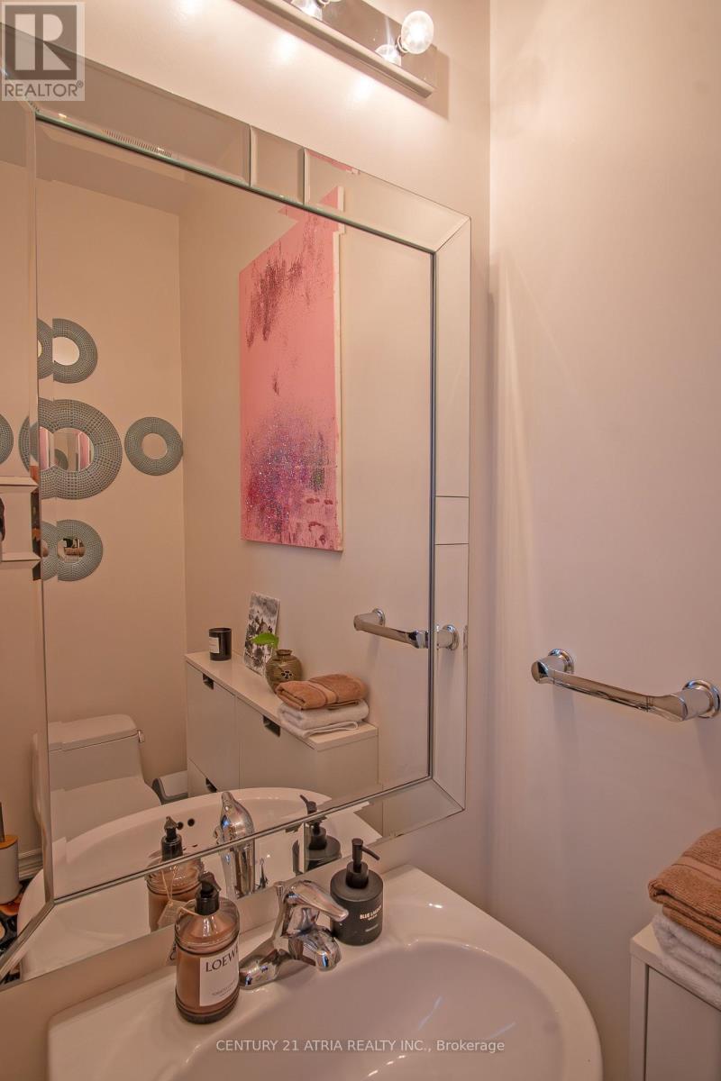 10951 Woodbine Avenue Property Photo 17