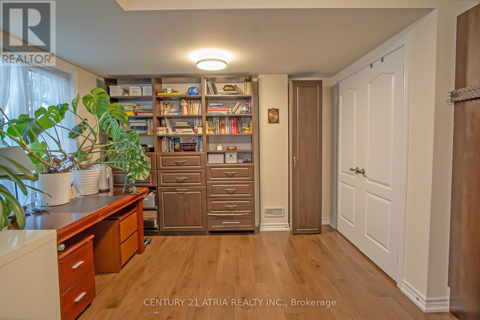 10951 Woodbine Avenue Property Photo 18