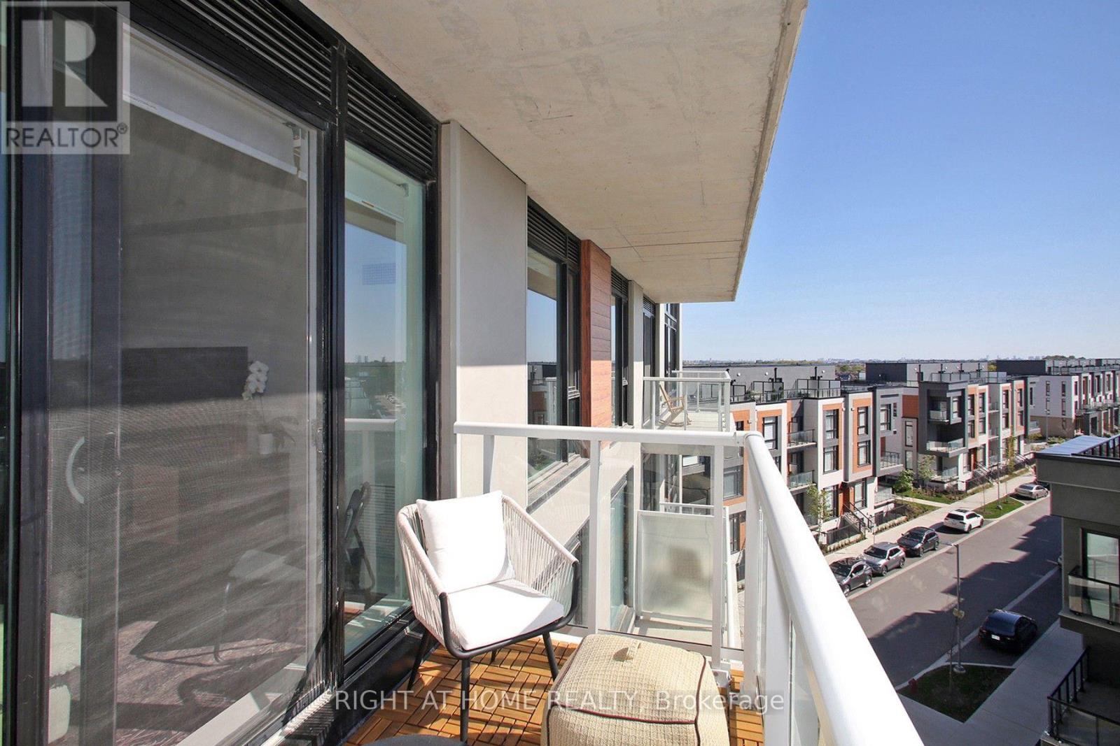 513 - 6 David Eyer Road Property Photo 14