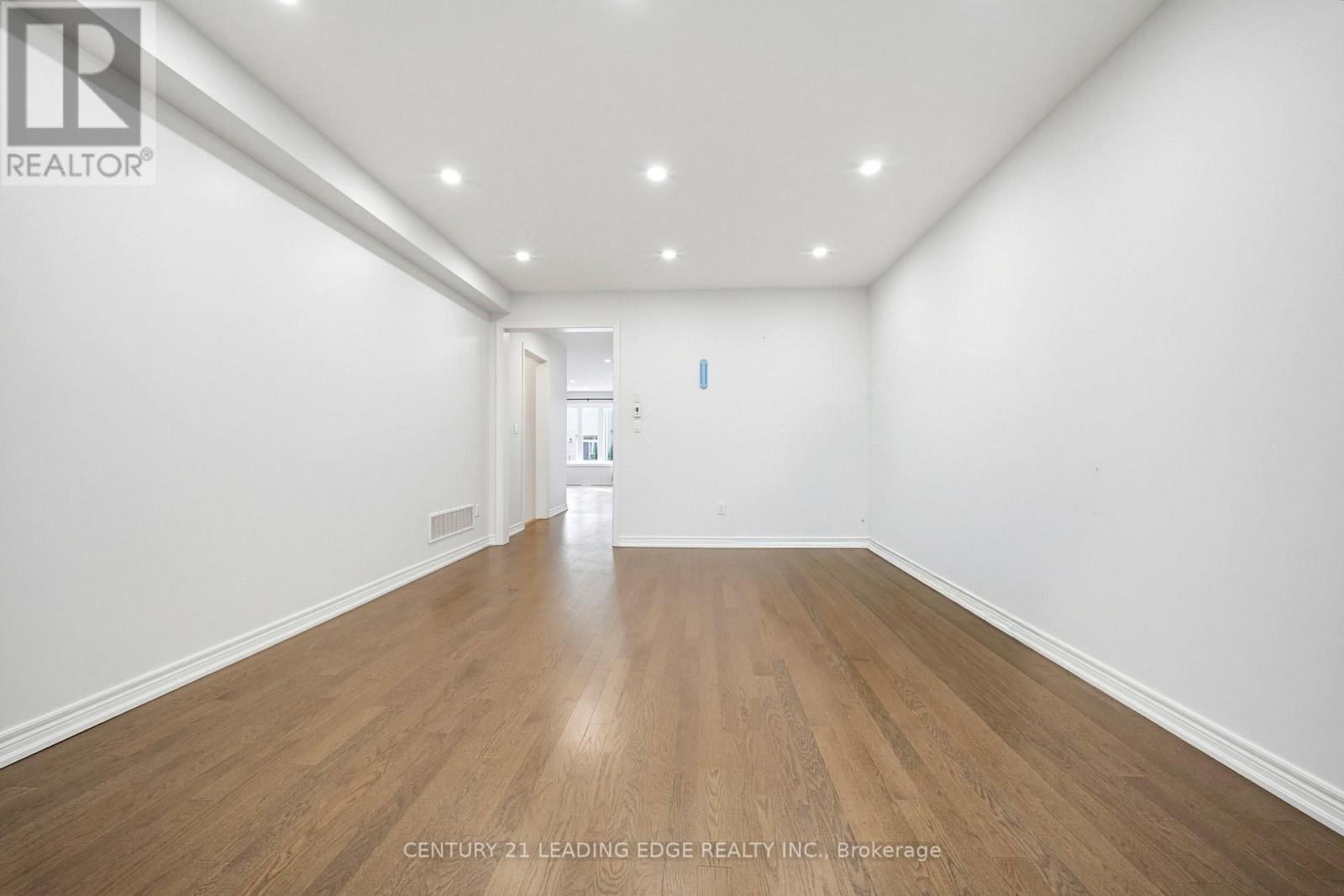 75 Decast Crescent Property Photo 6