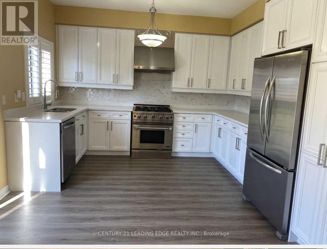 552 Melville Avenue Property Photo 3