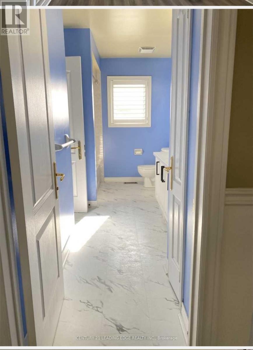 552 Melville Avenue Property Photo 8