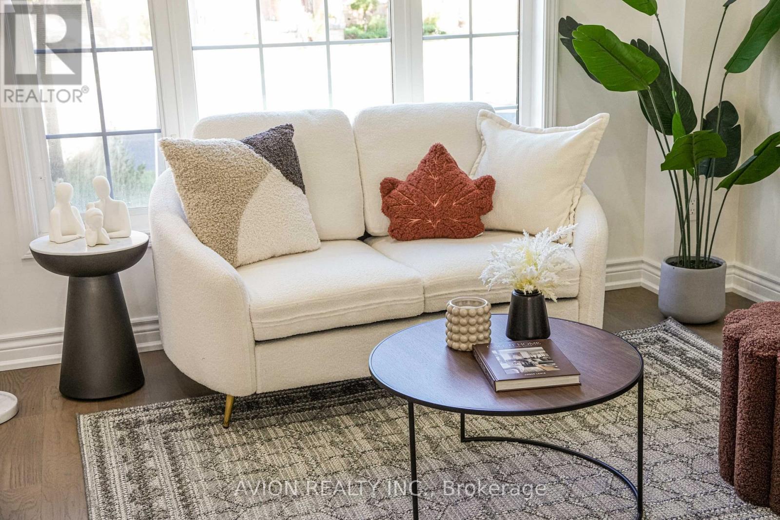 741 Bur Oak Avenue Property Photo 6