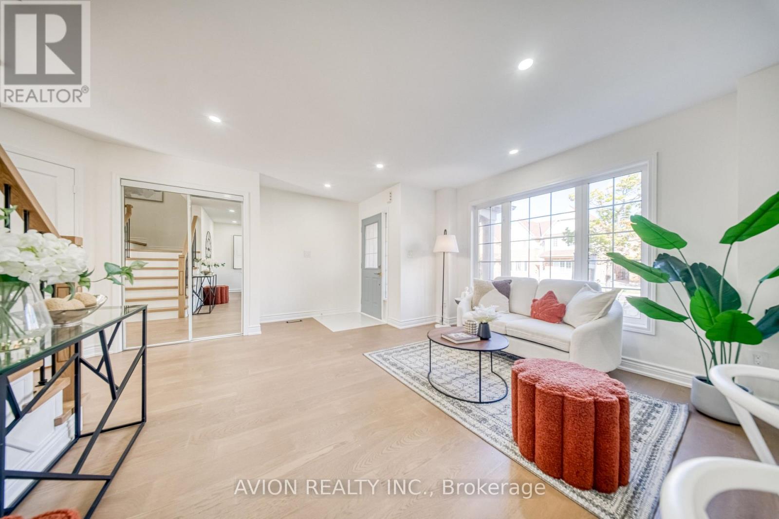 741 Bur Oak Avenue Property Photo 8