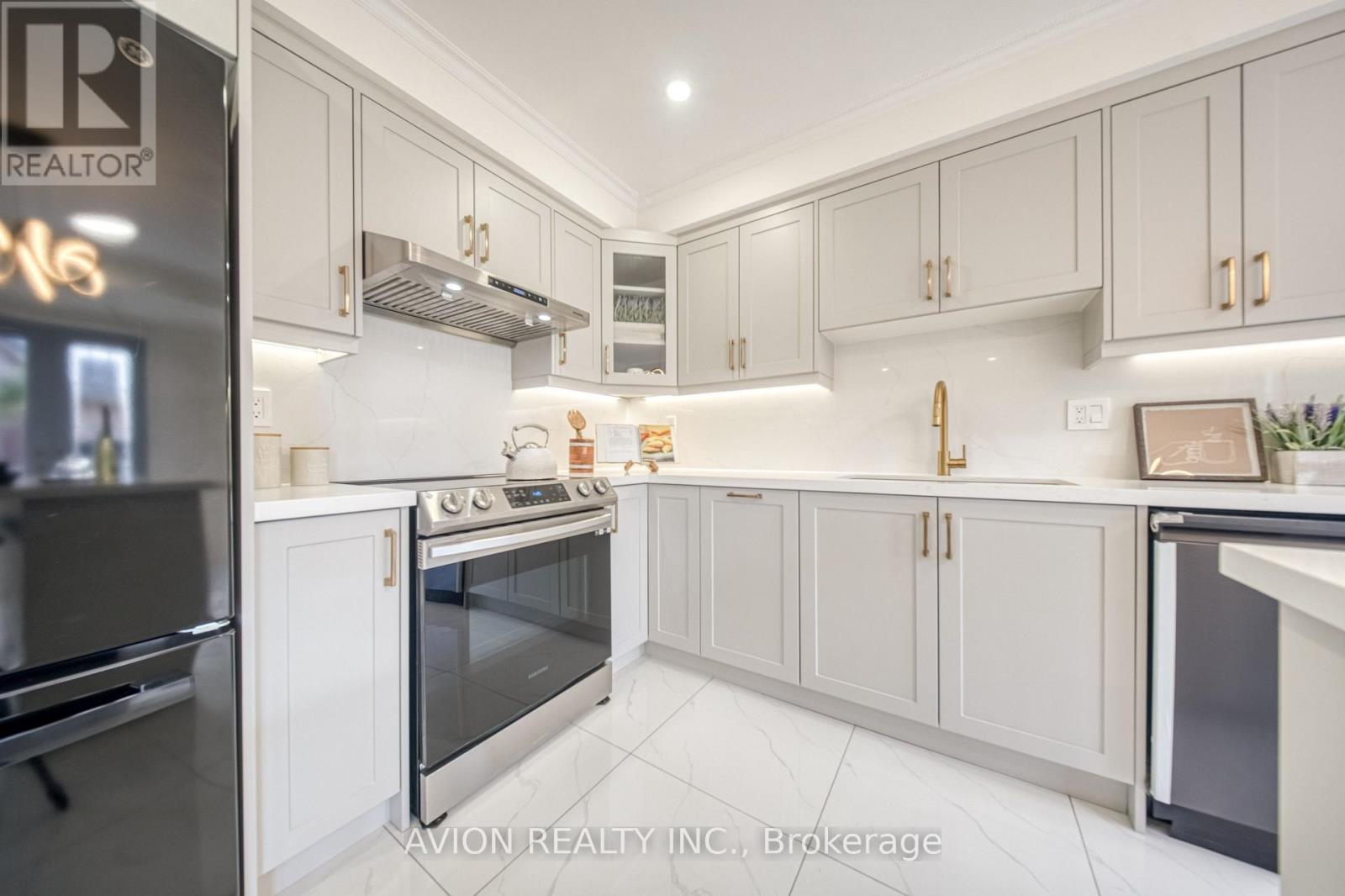 741 Bur Oak Avenue Property Photo 17