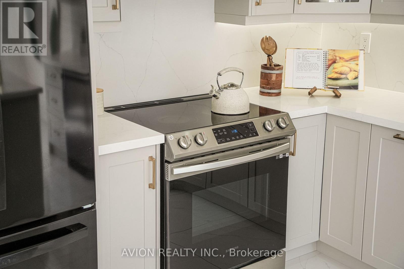 741 Bur Oak Avenue Property Photo 18
