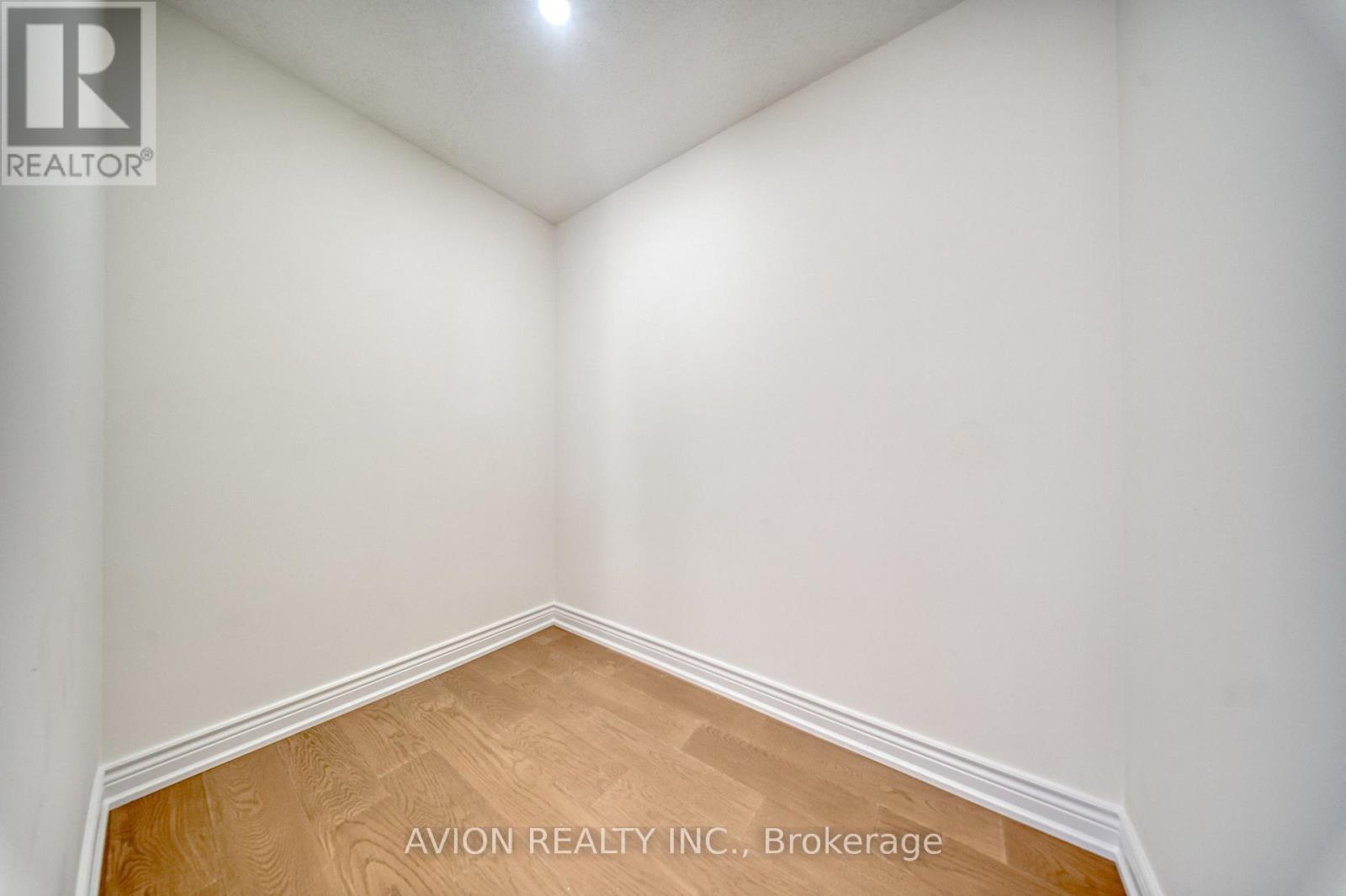 741 Bur Oak Avenue Property Photo 31