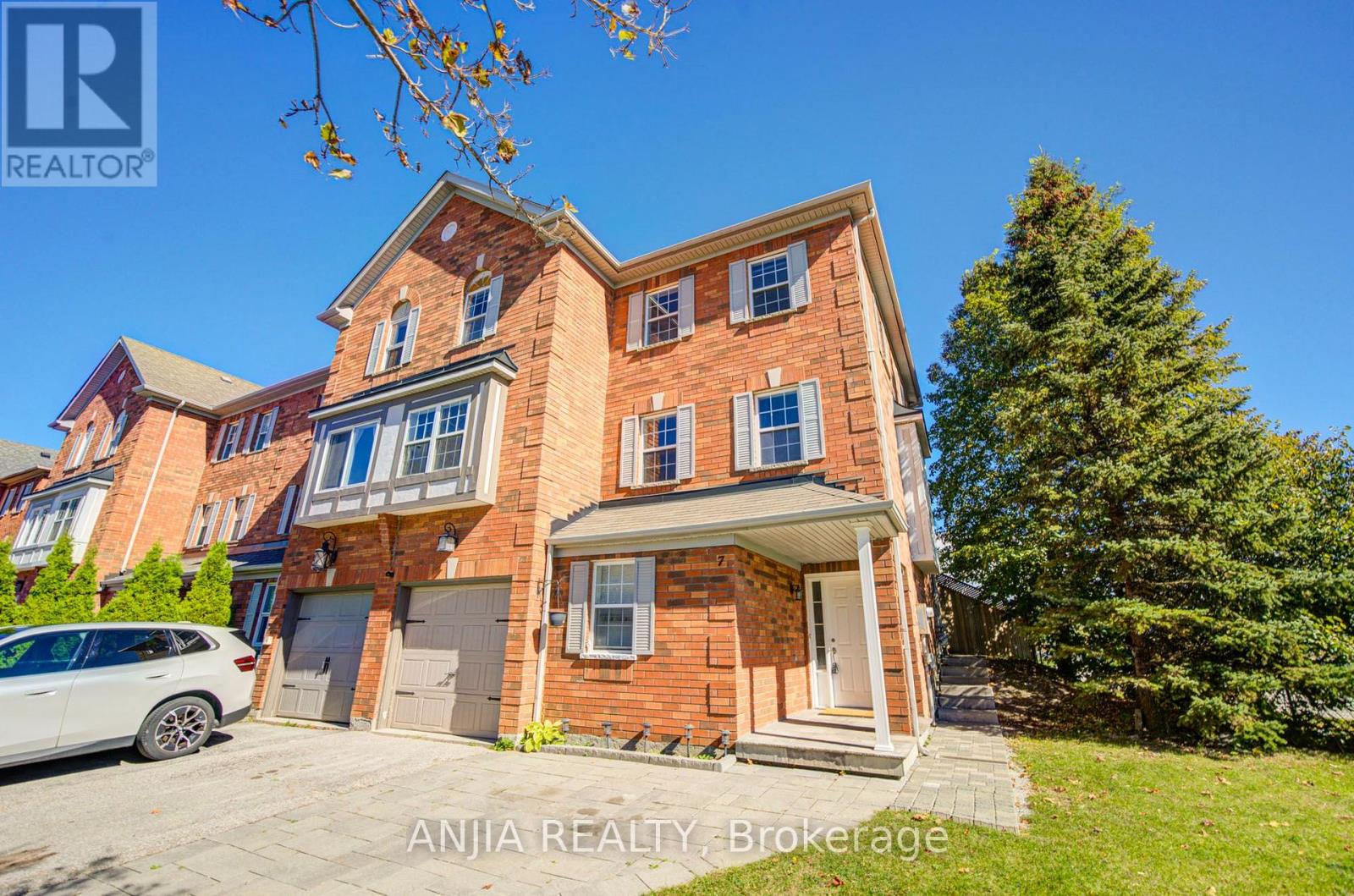 7 Hawtin Lane Property Photo 2