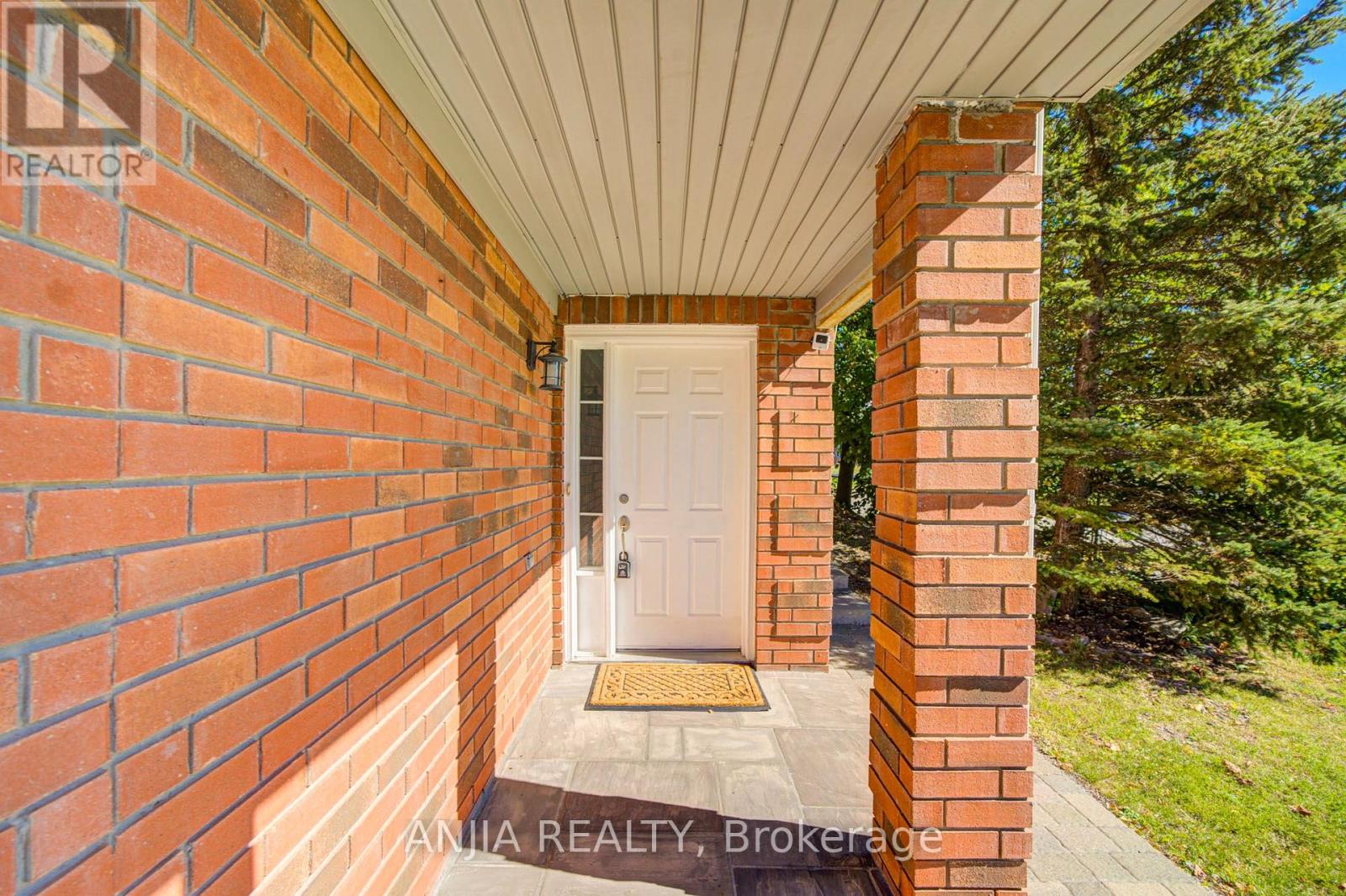 7 Hawtin Lane Property Photo 4