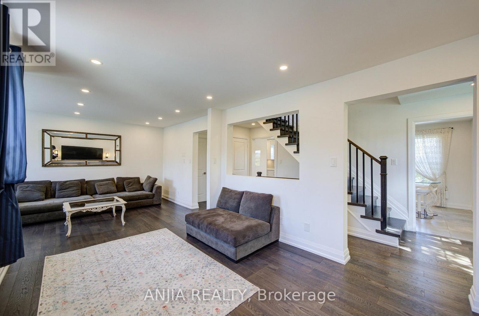 7 Hawtin Lane Property Photo 13