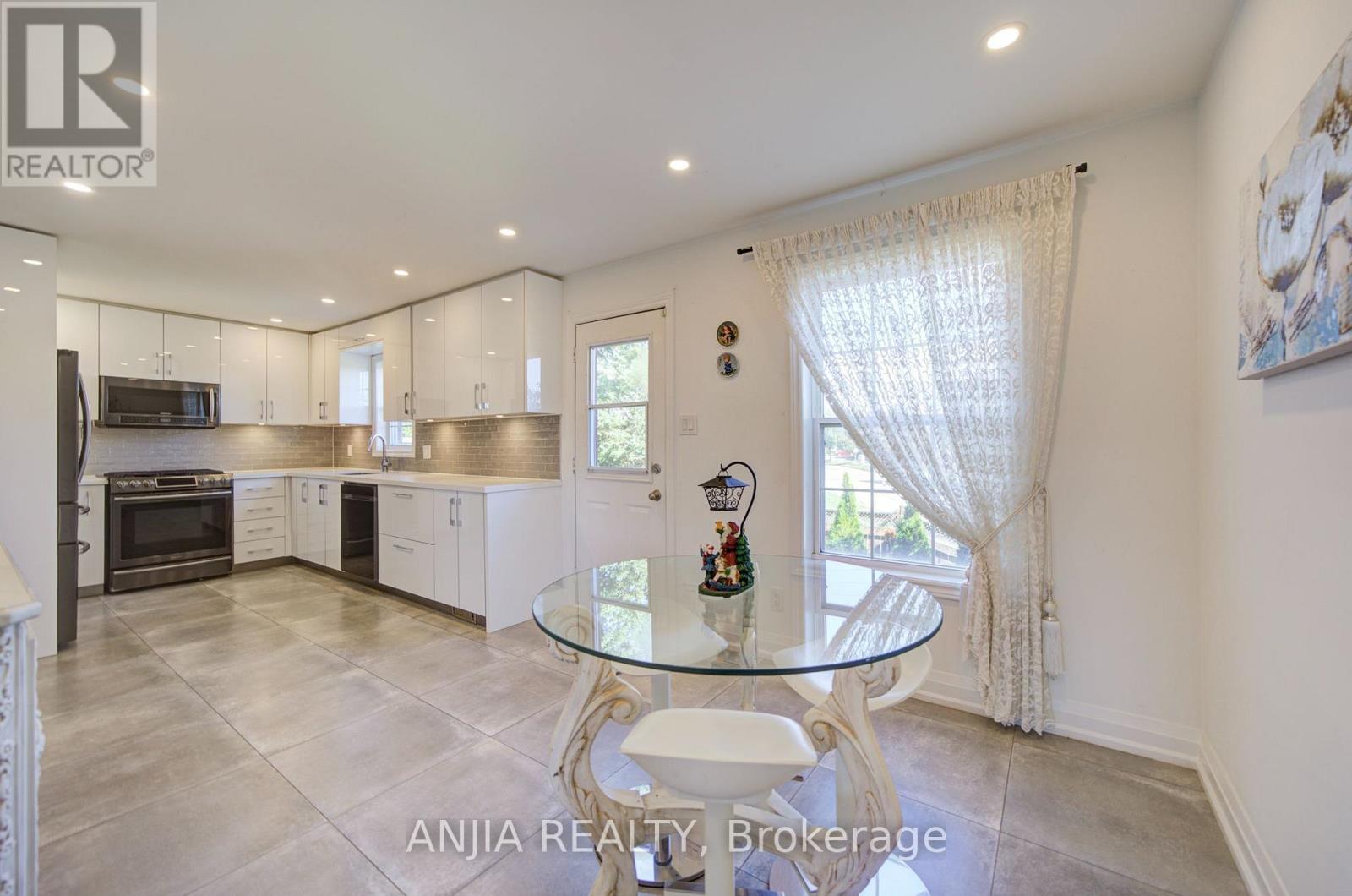 7 Hawtin Lane Property Photo 25