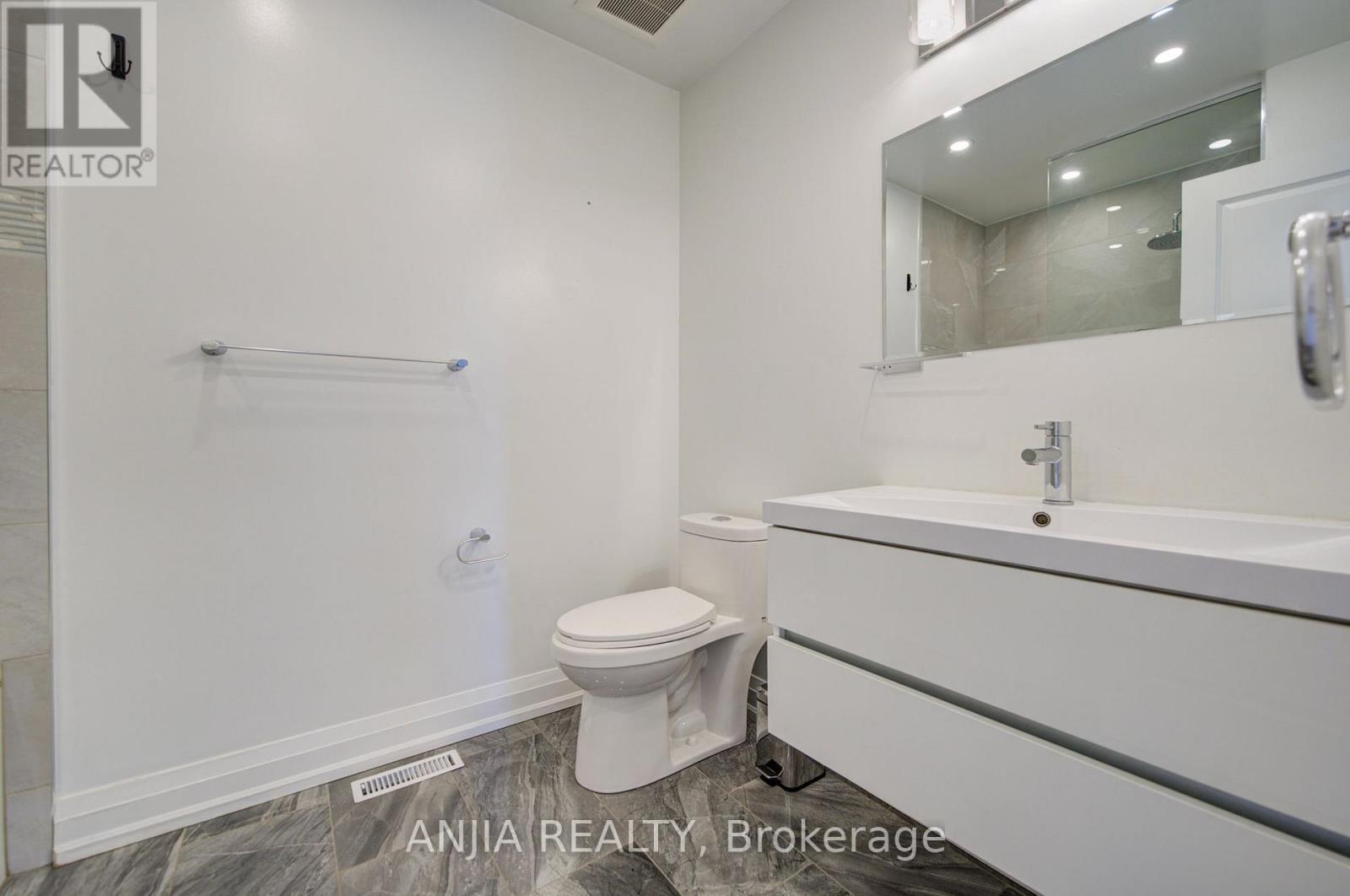 7 Hawtin Lane Property Photo 38