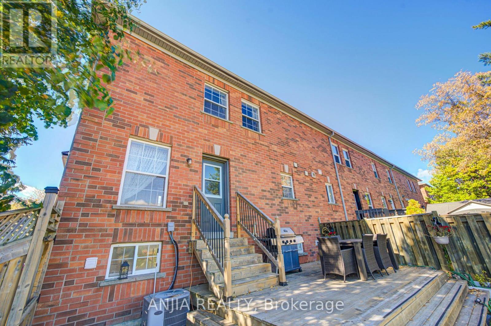 7 Hawtin Lane Property Photo 42
