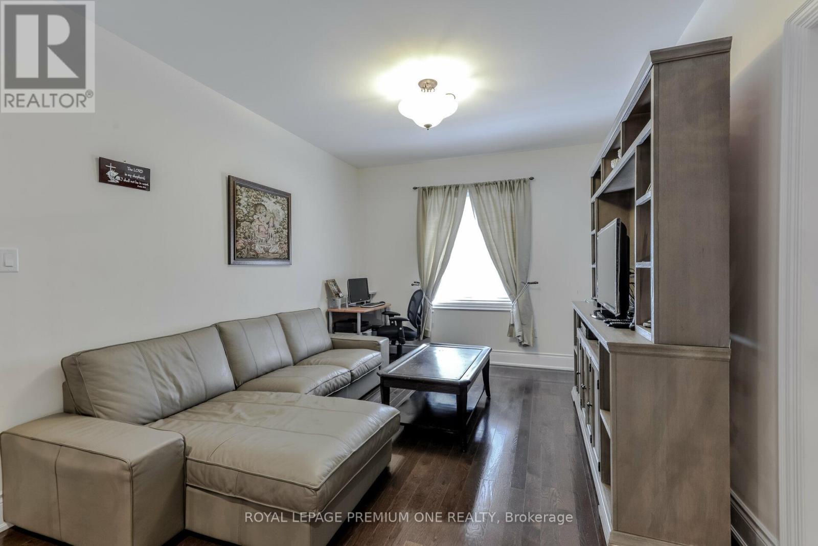 107 Headwind Boulevard Property Photo 29