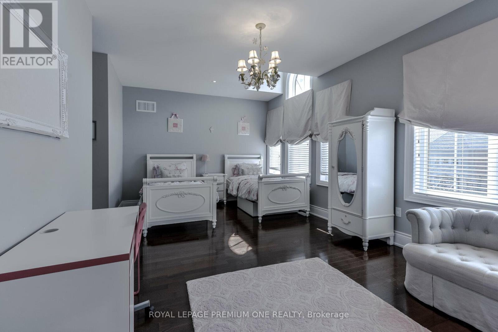 107 Headwind Boulevard Property Photo 35