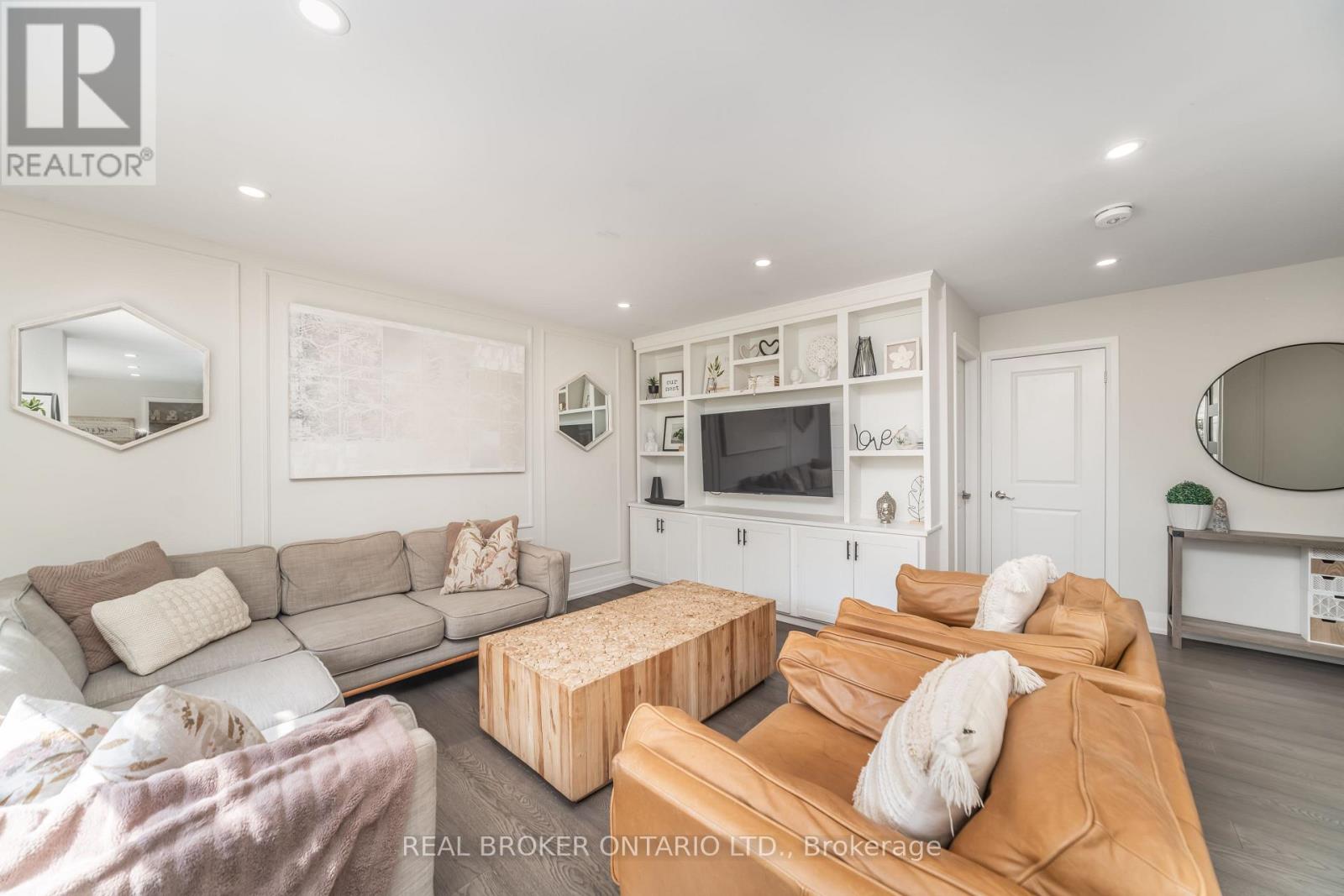 1879 Ashwood Avenue Property Photo 10