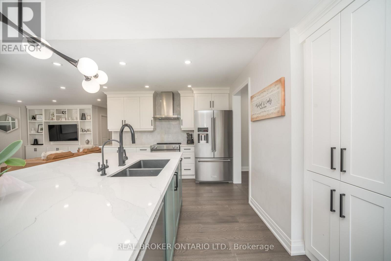 1879 Ashwood Avenue Property Photo 14
