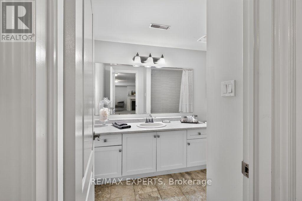 15 - 19 Westmount Drive Property Photo 28