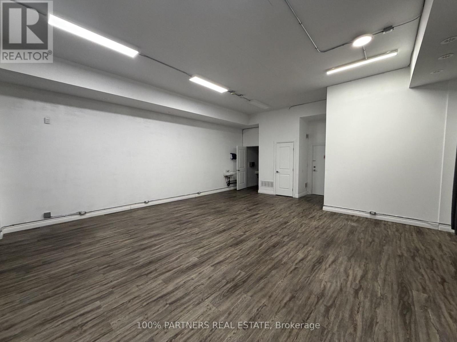 380 John Street Property Photo 5