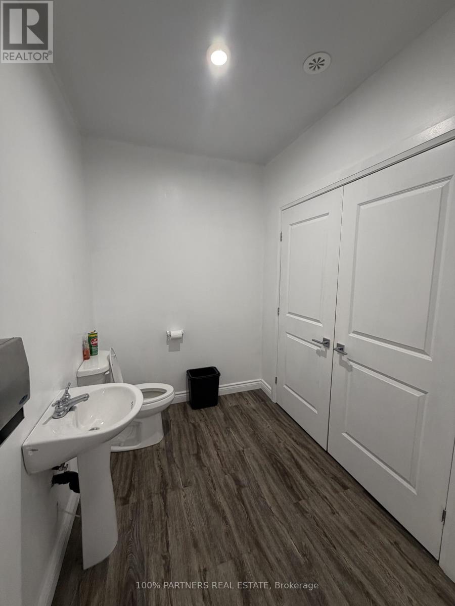 380 John Street Property Photo 6