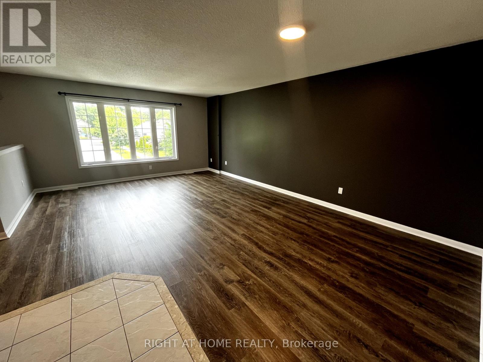 Unit 1 - 116 Maplewood Drive Property Photo 4